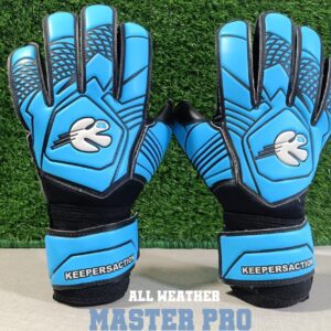 Blauwe Keepersaction MasterPro keepershandschoenen op kunstgras, all-weather en duurzaam met German Latex.